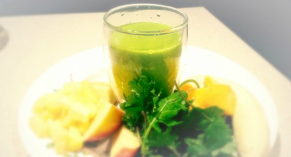 Kale and Fruit Green Smoothie